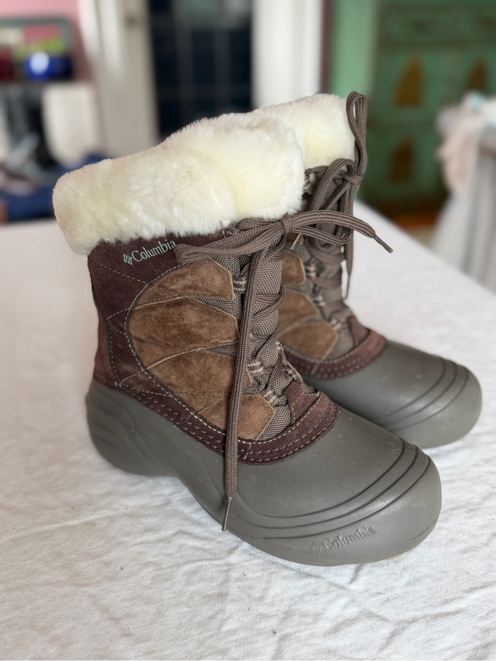 Women’s NWOT Columbia Sierra Summette Lace Up Winter Boots Faux Fur Lined